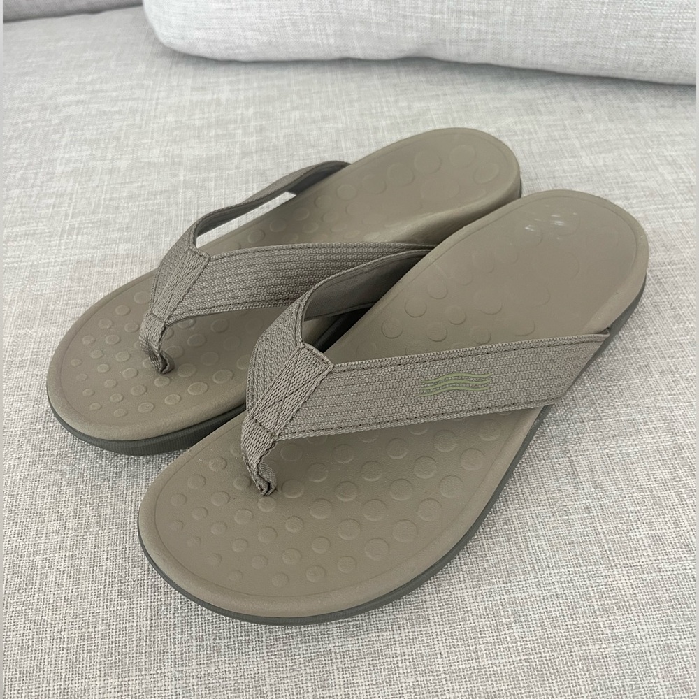 Vionic Unisex Wave Sandal Flip-Flop  Orthopedic Arch Support Sz 7 Women/6 Men’s